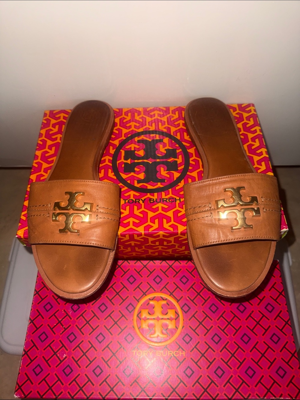 Tory Burch Designer Everly Tan Light Brown Leather Slide Sandals Gold Logo 9